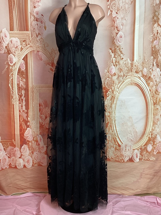 Windsor Dresses & Skirts - Windsor Black Floral Appliqué V-Neck Maxi Dress